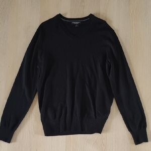 Banana Republic Men's V-Neck Black Sweater